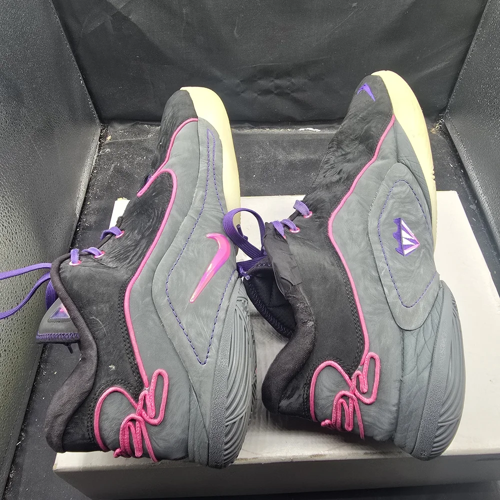 Nike Black‎ and Purple Athletic Shoes
